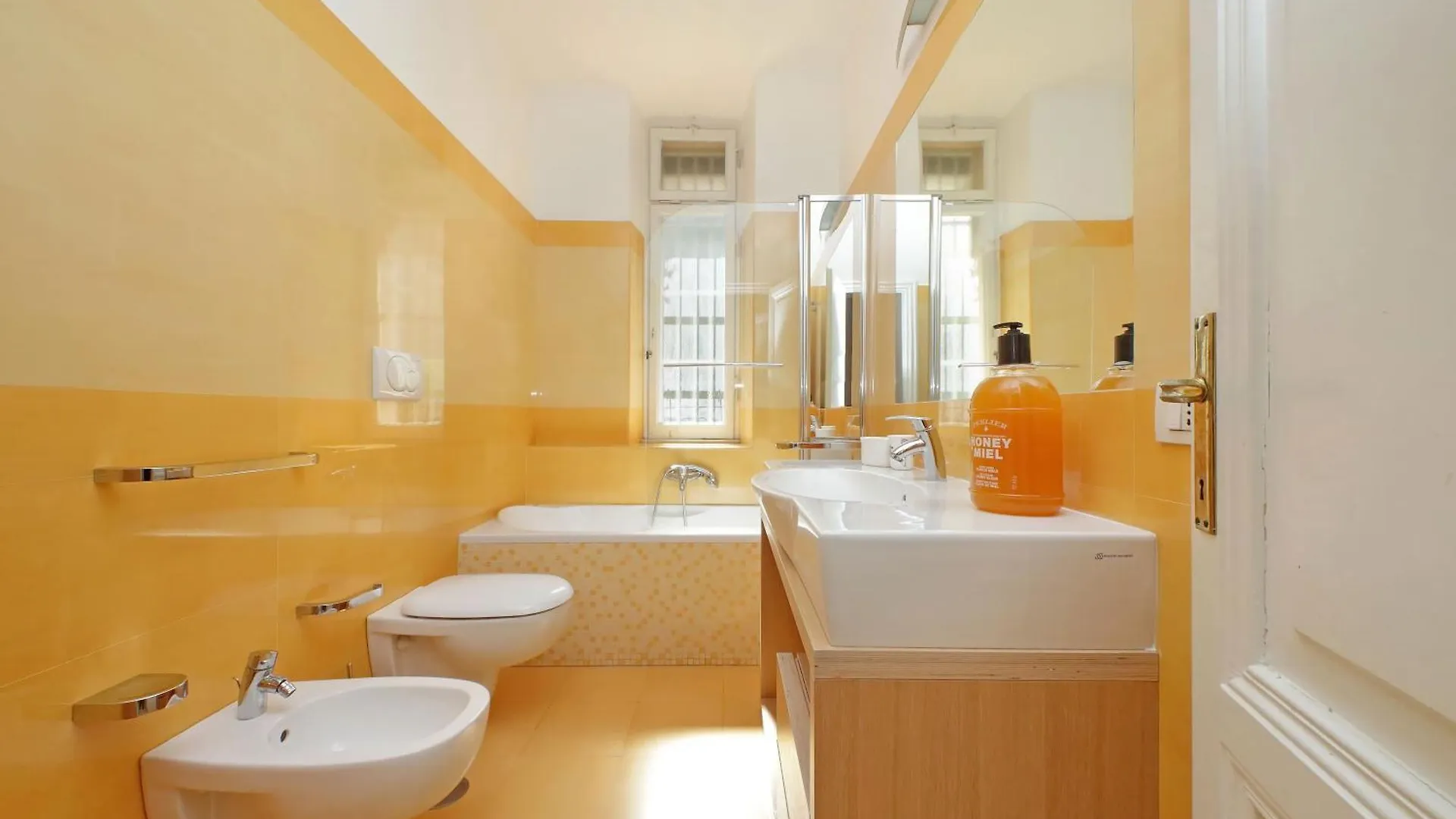 At The Vatican Ottaviano 2 Bedrooms 2 Baths Rzym Włochy